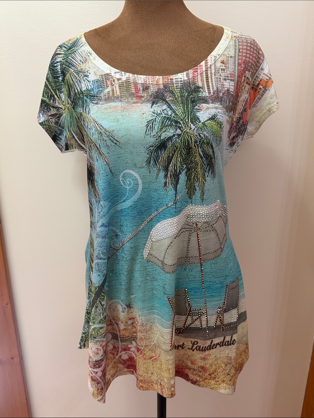 Sweet Gisele. Turquoise Beach Scene Scoop Neck Tee with Rhinestones. NWOT.